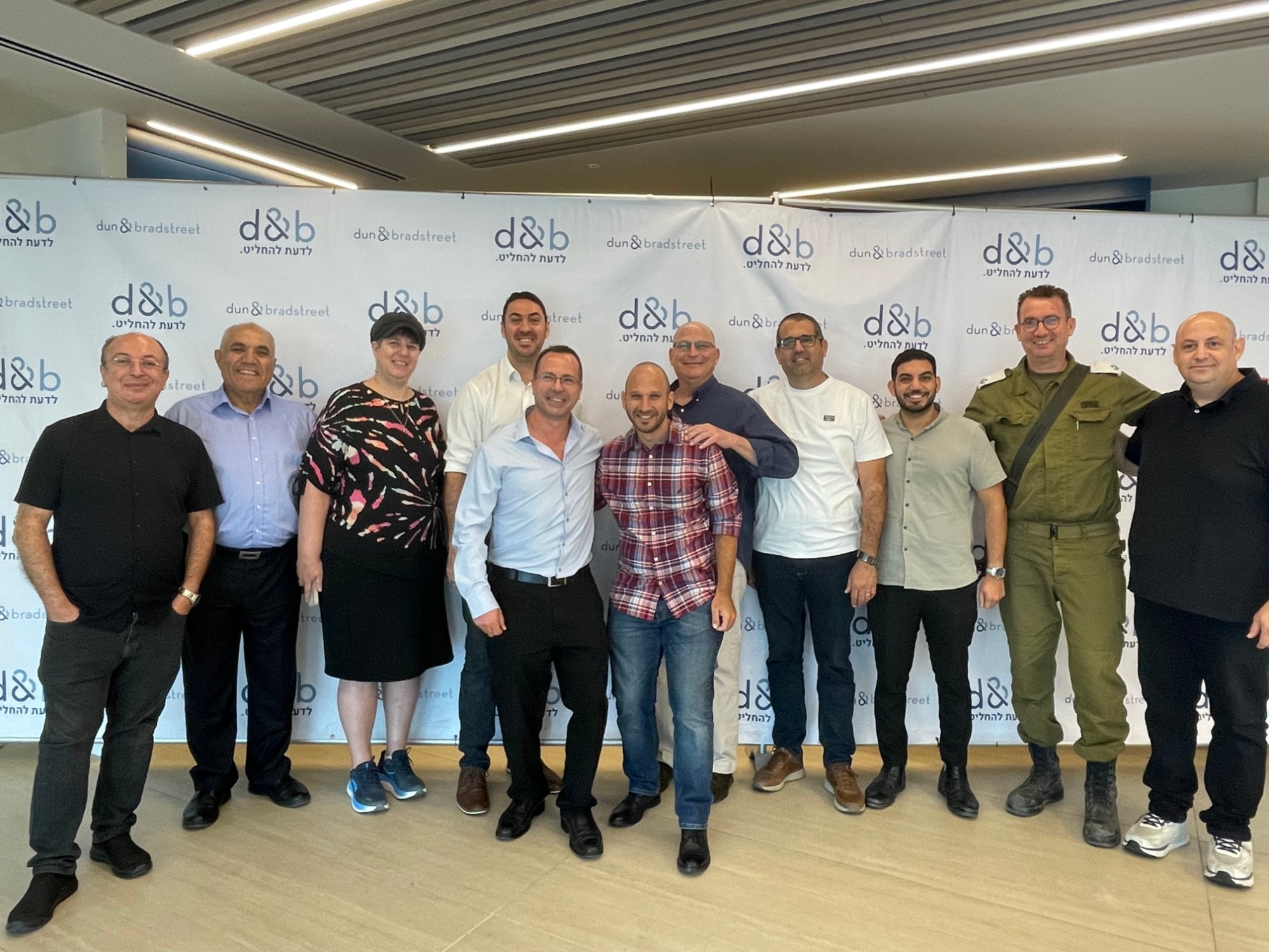 תמונה קבוצתית מיום העיון עם d&b